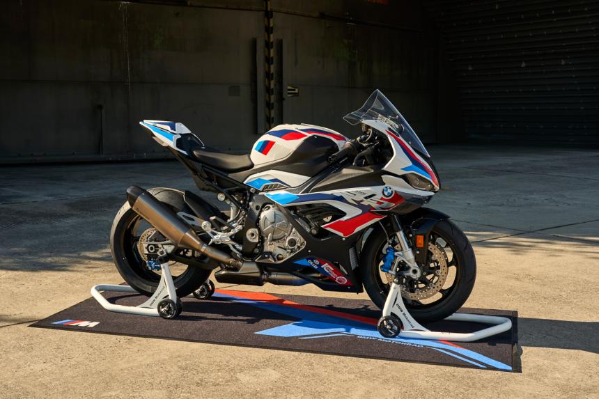 R 18 Spirit of Passion at Makina Moto Show R 18 Spirit of Passion at Makina Moto Show image