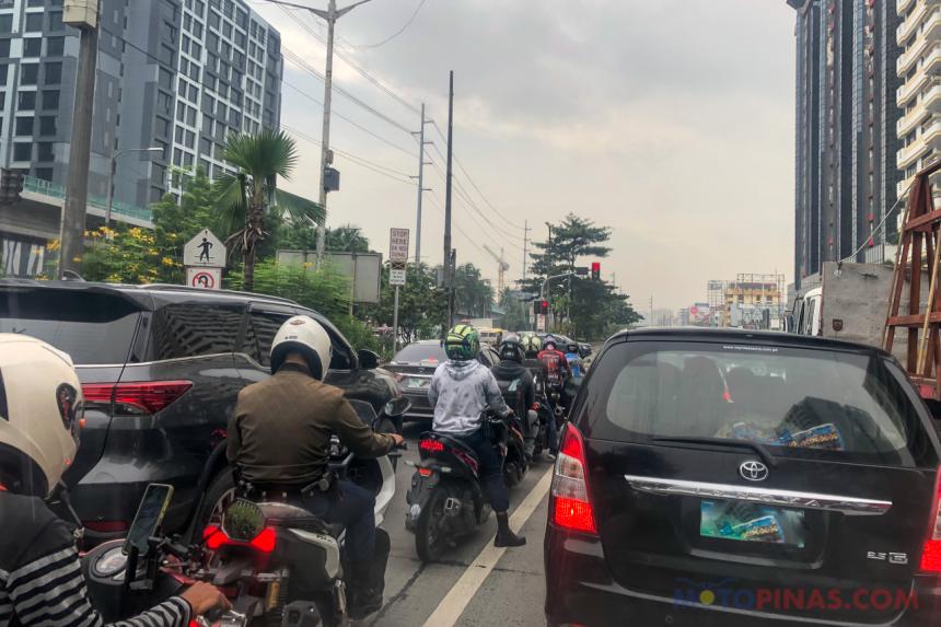 Sen JV thumbs down anti-lane splitting, mandatory club membership bills Sen JV thumbs down anti-lane splitting, mandatory club membership bills image