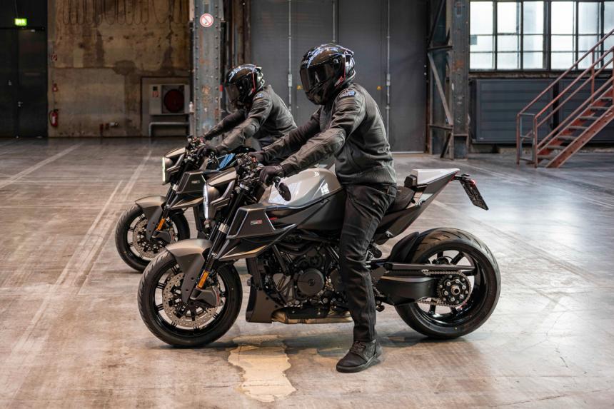 BRABUS and KTM collab on 290 unit only 1,300cc supernaked BRABUS and KTM collab on 290 unit only 1,300cc supernaked image
