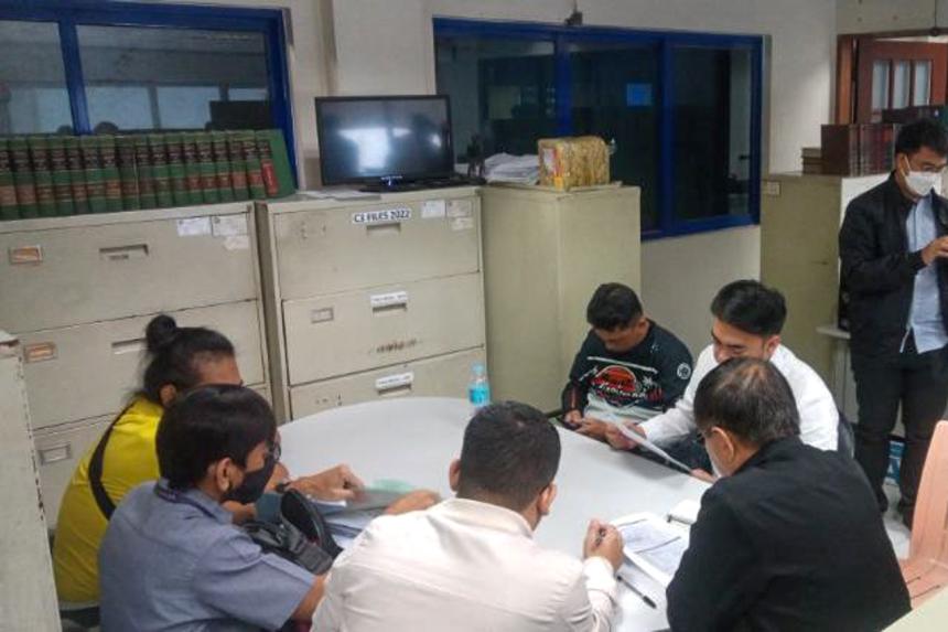 LTO suspends DLs of rider and driver involved in Cainta road rage LTO suspends DLs of rider and driver involved in Cainta road rage image