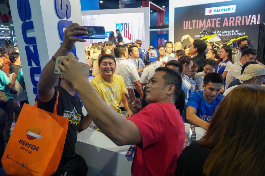 Suzuki brings MPBL stars at the Makina Moto Show Suzuki brings MPBL stars at the Makina Moto Show image