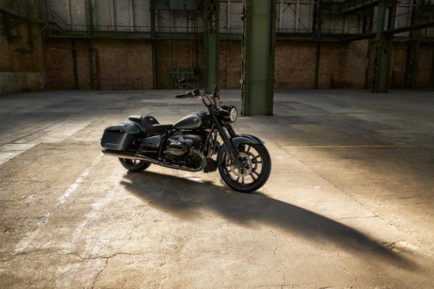 BMW presents the 1,802cc R 18 Roctane ‘bagger’ BMW presents the 1,802cc R 18 Roctane ‘bagger’ image