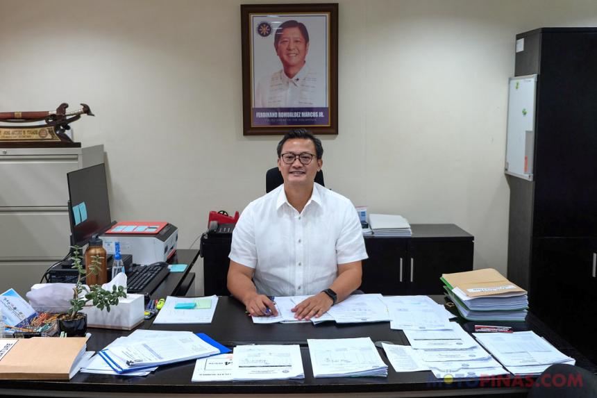 Jayart Tugade resigns as LTO chief over differences with DOTr Jayart Tugade resigns as LTO chief over differences with DOTr image