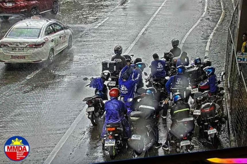 MMDA to fine riders PHP 1K for obstruction starting August 1 MMDA to fine riders PHP 1K for obstruction starting August 1 image