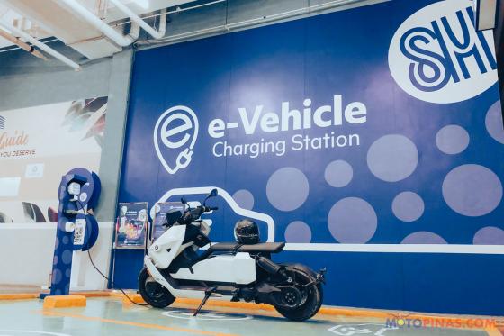 2023 BMW CE-04 electric scooter 2023 BMW CE-04 electric scooter image