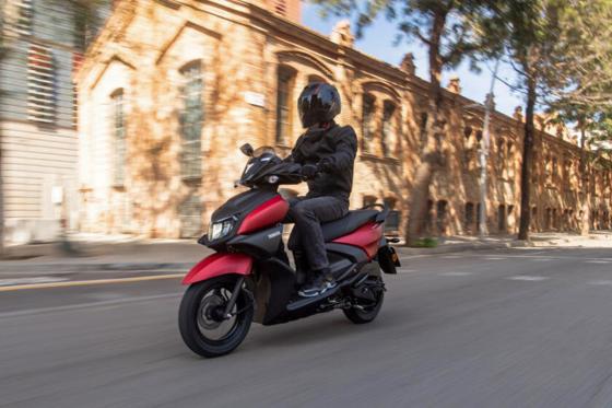 The Yamaha RayZR looks like the brother of the Suzuki Avenis The Yamaha RayZR looks like the brother of the Suzuki Avenis image