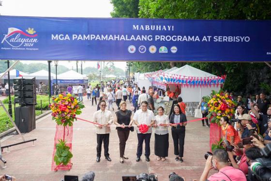 Enrollment booth of MMDA’s Motorcycle Riding Academy in Luneta Enrollment booth of MMDA’s Motorcycle Riding Academy in Luneta image