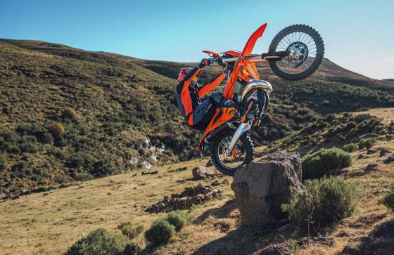 KTM updates 2025 enduro lineup with new graphics KTM updates 2025 enduro lineup with new graphics image