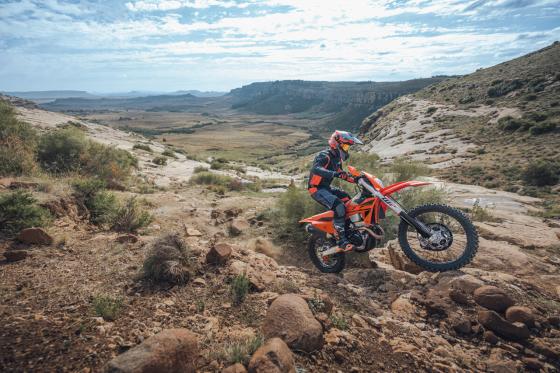 KTM updates 2025 enduro lineup with new graphics KTM updates 2025 enduro lineup with new graphics image