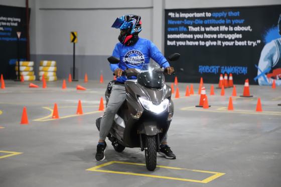 Suzuki lends out its fuel-efficient models to Angkas riders Suzuki lends out its fuel-efficient models to Angkas riders image
