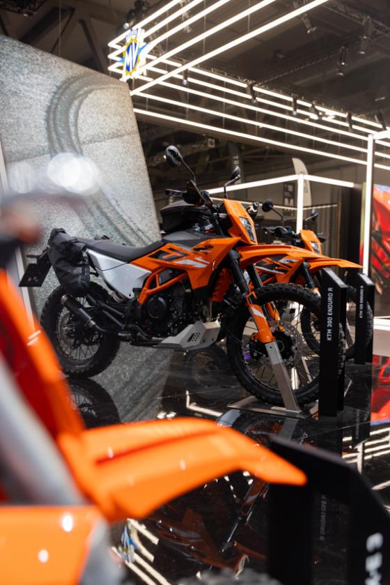 KTM shows off 390 Enduro R at EICMA KTM shows off 390 Enduro R at EICMA image