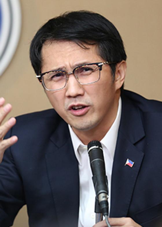 Jaime Bautista steps down as DOTr Secretary, Vince Dizon takes over Jaime Bautista steps down as DOTr Secretary, Vince Dizon takes over image