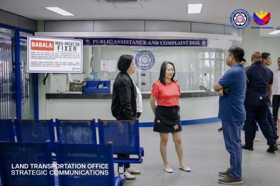 LTO posts “Mag-ingat sa Fixer” warning sign at HQ LTO posts “Mag-ingat sa Fixer” warning sign at HQ image