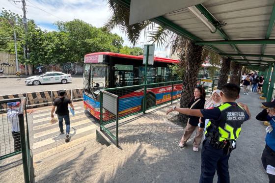 DILG Sec. Remulla: no instruction to PNP to violate busway DILG Sec. Remulla: no instruction to PNP to violate busway image
