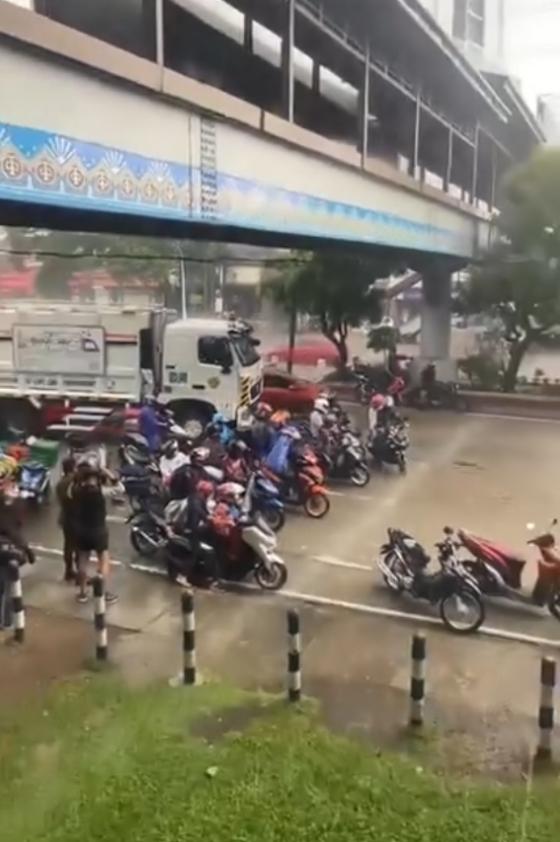 3 reasons why you should not shelter under an overpass or flyover 3 reasons why you should not shelter under an overpass or flyover image