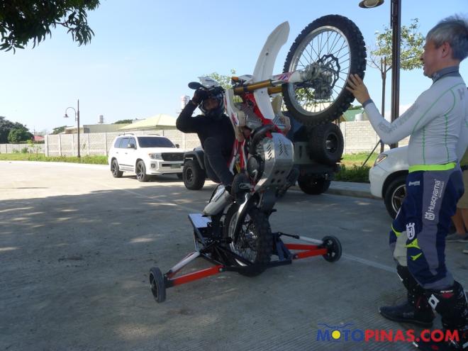 Wheelie school: learn how to properly wheelie and its practical uses image