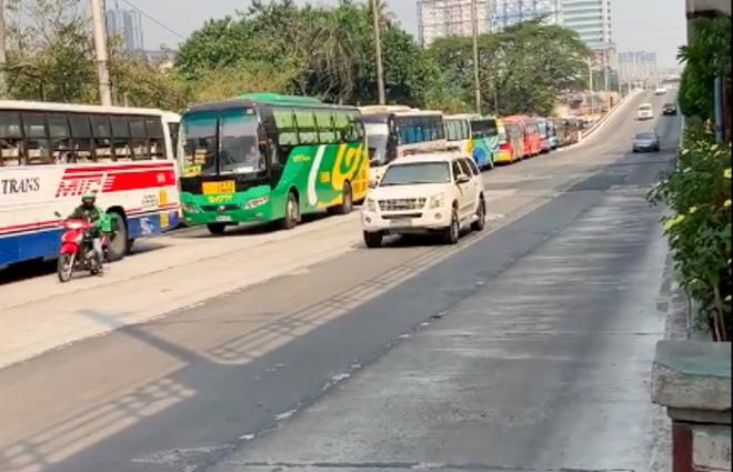 Traffic-free EDSA: Yellow Lane strictly enforced image