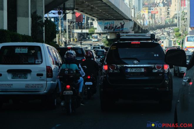 How to share the road with motorcycle delivery riders image