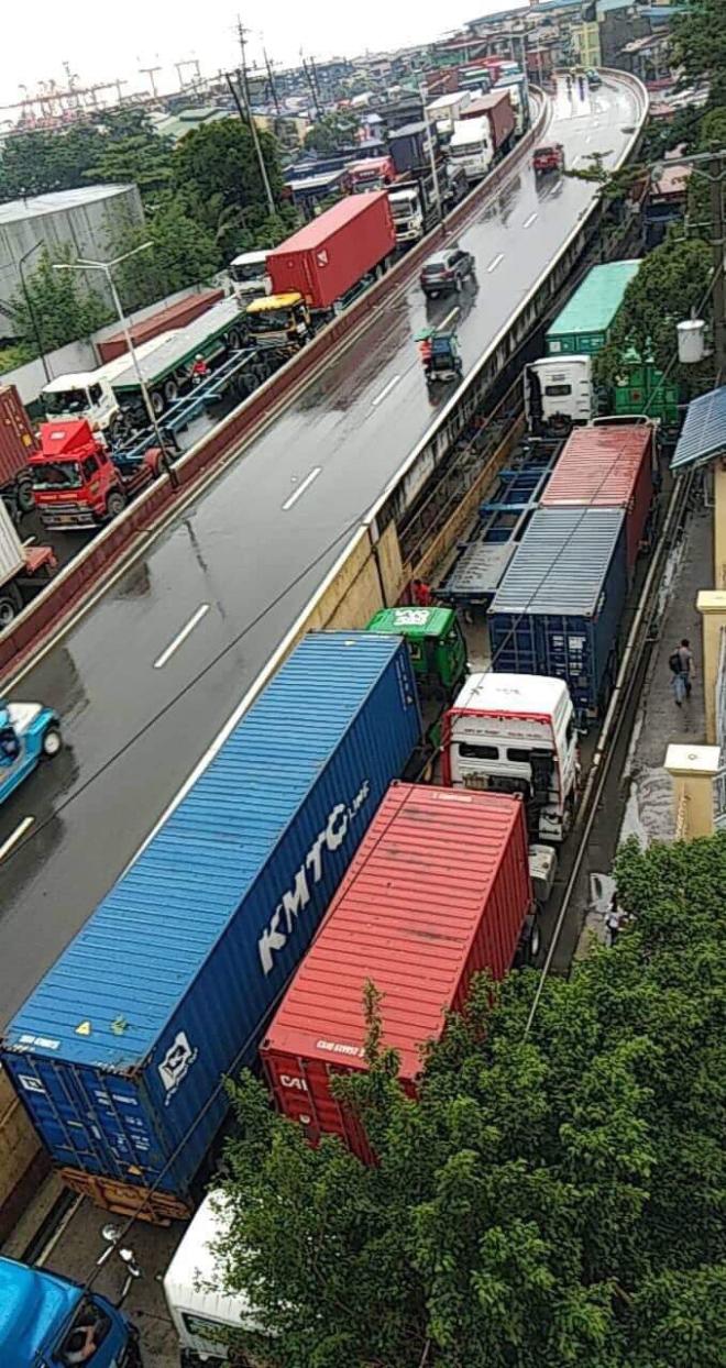 Truckmageddon: stay away from Roxas BLVD, Port area says Isko image