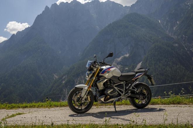 BMW adds ShiftCam tech to 2019 R1250 R and RS image