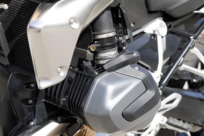 BMW adds ShiftCam tech to 2019 R1250 R and RS image