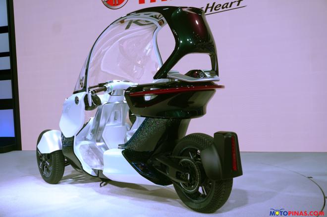 Yamaha shows off MW-Vision concept and Tricity 300 image