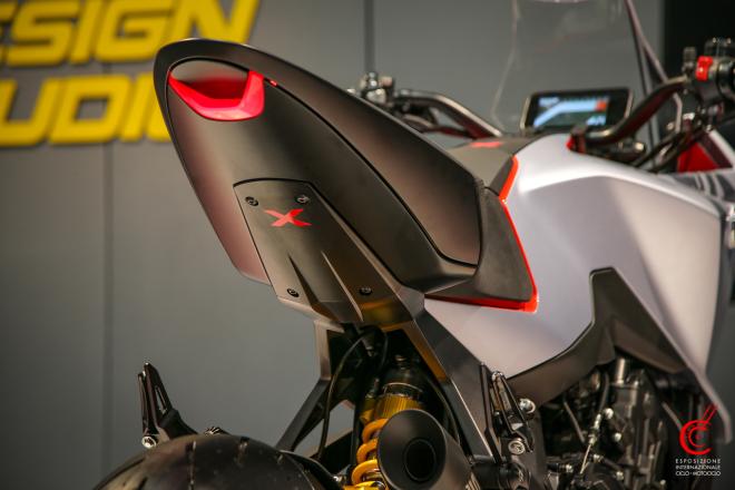 Honda displays CB4X 650 crossover concept at EICMA 2019. image