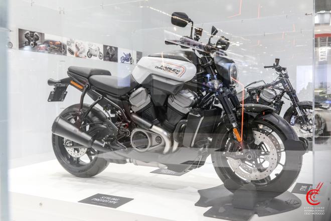 Harley-Davidson reveals the naked Bronx at EICMA 2019 image