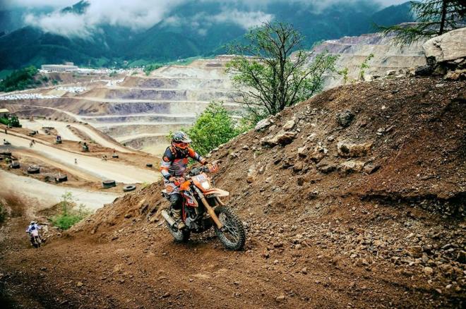 Czech rider turned his KTM 1290 Duke into a monster enduro bike image