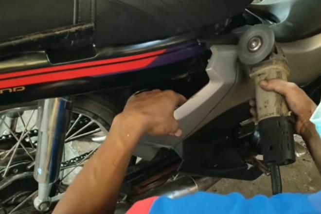 Watch: Half Yamaha Nmax, half Honda Dream bike build image