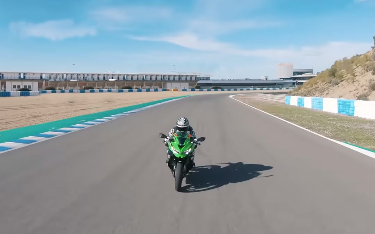 Watch: 2020 Kawasaki ZX-25R screaming to 15,500 rpm