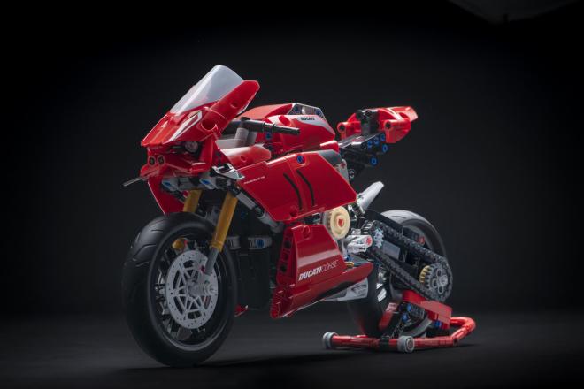 Build your own Lego Ducati Panigale V4 R image