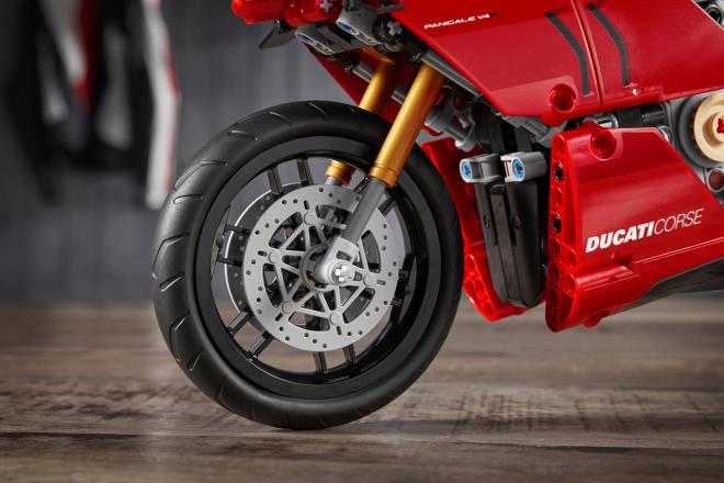 Build your own Lego Ducati Panigale V4 R image