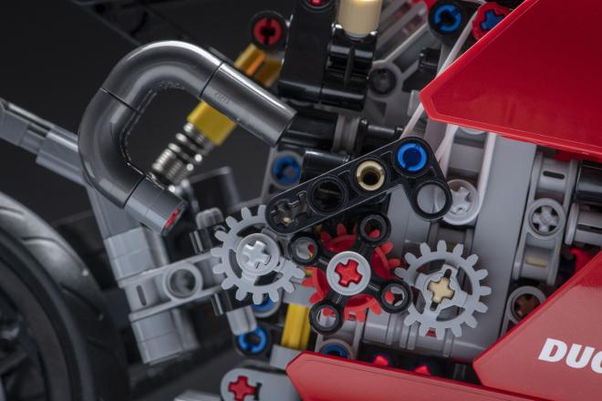 Build your own Lego Ducati Panigale V4 R image