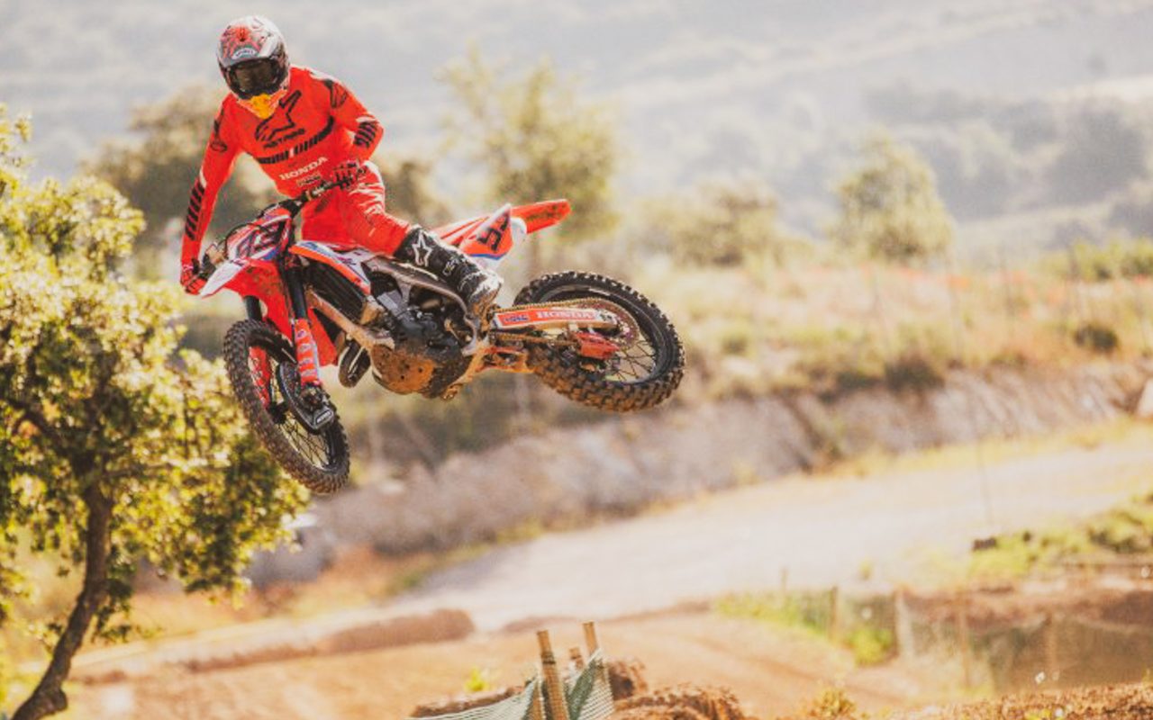 Marquez brothers continue training on dirt bikes