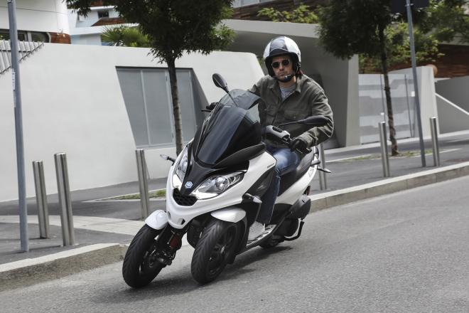 Piaggio files patent for three-wheeler with leaning rear wheels image