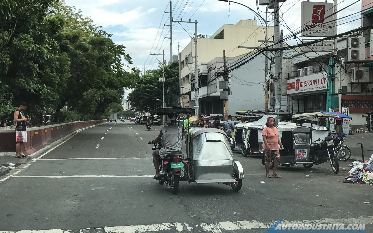 Año: Attach sidecar to bring passengers on motorcycles