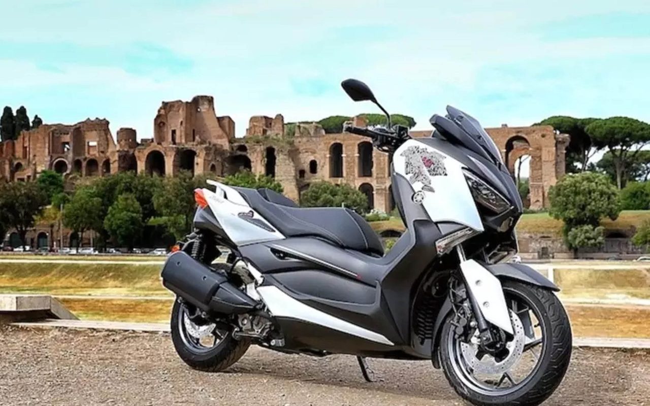 Yamaha launches Xmax 300 Roma Edition