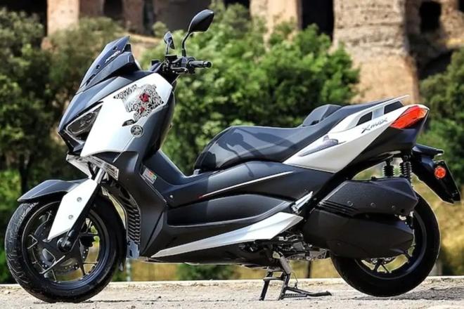 Yamaha launches Xmax 300 Roma Edition image