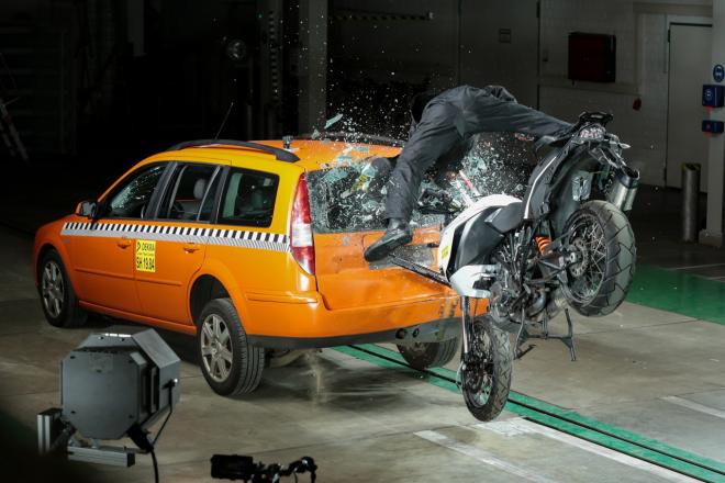 Bosch introduces automatic emergency calls for motorcycles image