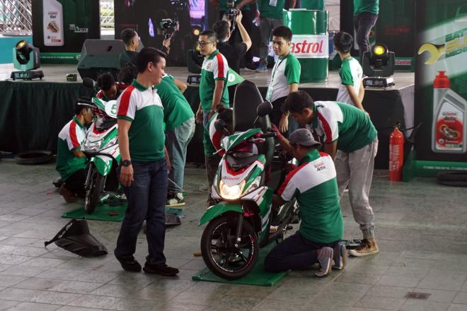 Castrol Partner for Life Champs are keep partner-rider bikes running image