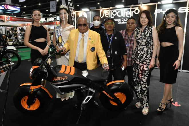 Velocifero is bringing the fat tire trend to electric motorcycles image