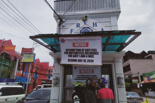 Delivery riders decry a Las Piñas subdivision’s delivery fee image