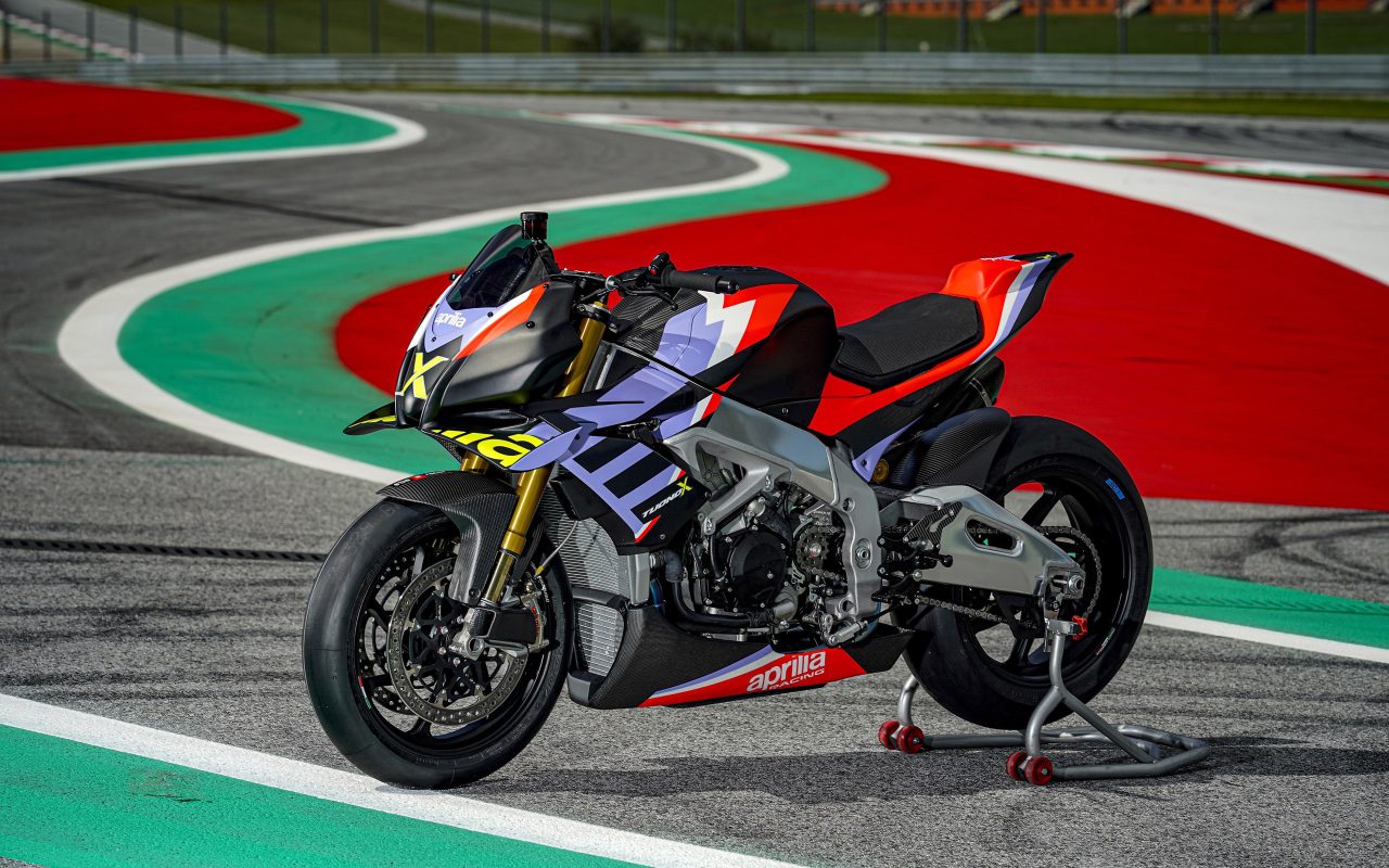 221 HP Aprilia Tuono V4 X is lighter than a CBR250