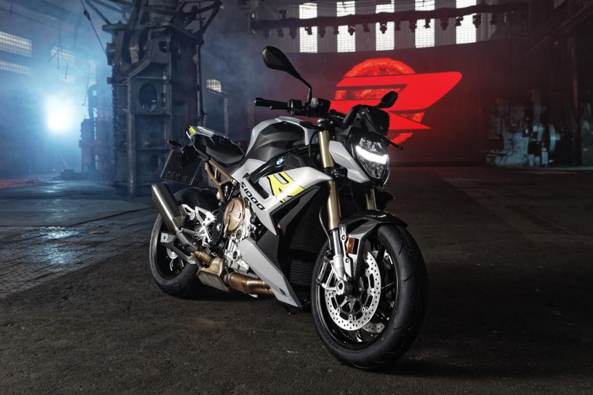 2021 BMW S 1000 R was designed to hoon image