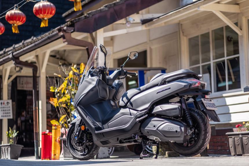 SYM launches Maxsym 400 image