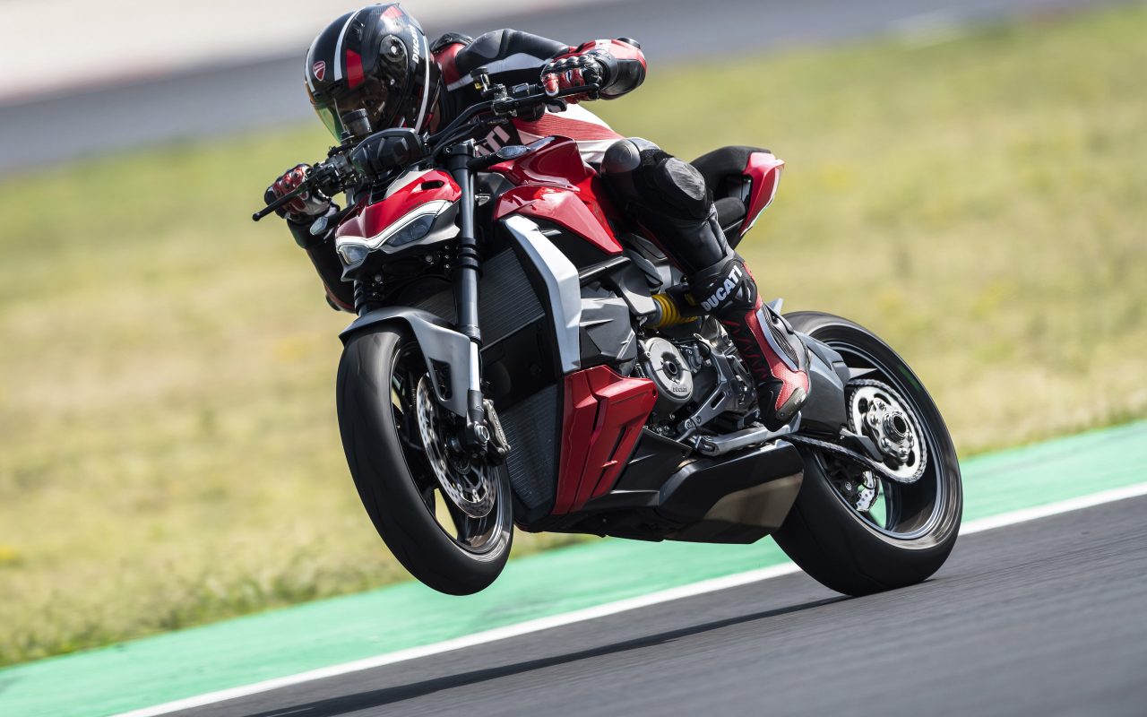 Ducati unveils Streetfighter V2 and Streetfighter V4 SP
