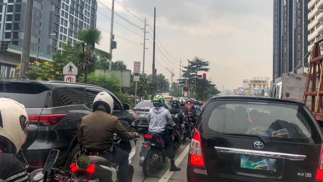 Lawmaker wants as much as PHP 5k penalty for lane filtering/splitting