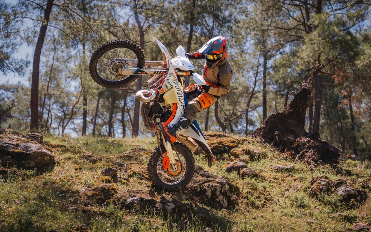 KTM announces EXC Six Days range for 2024 MY
