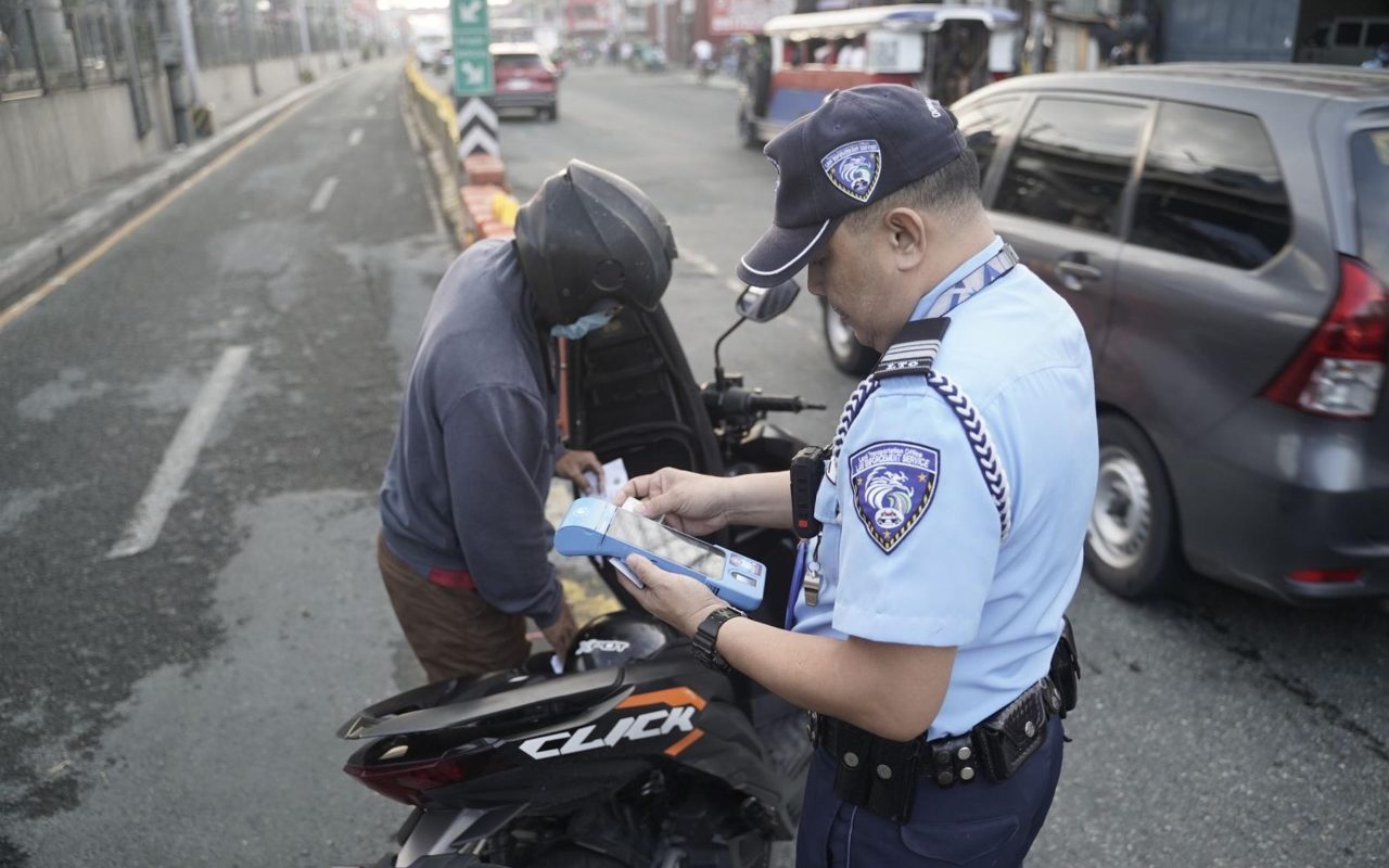 LTO to enforce EDSA Bus Lane with MMDA